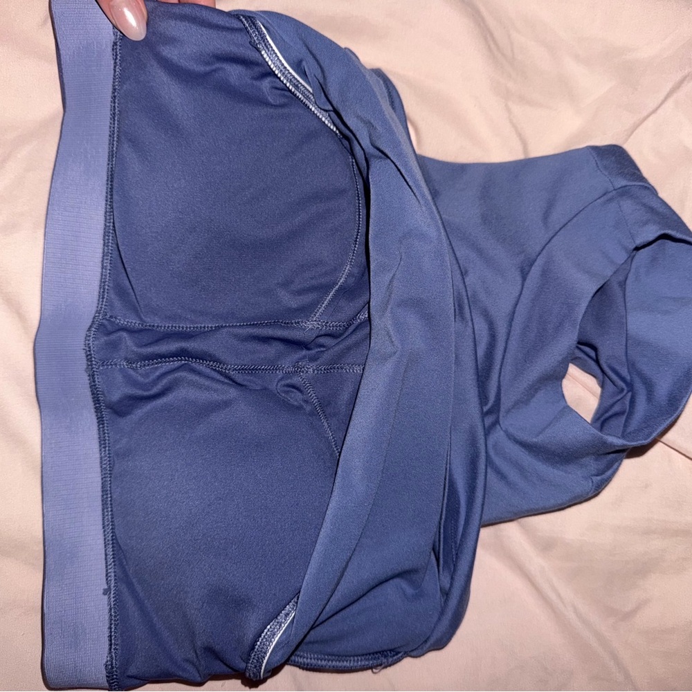 ALO That Shelf Bra Alosoft Tank in Blue -Small - Picture 4 of 5